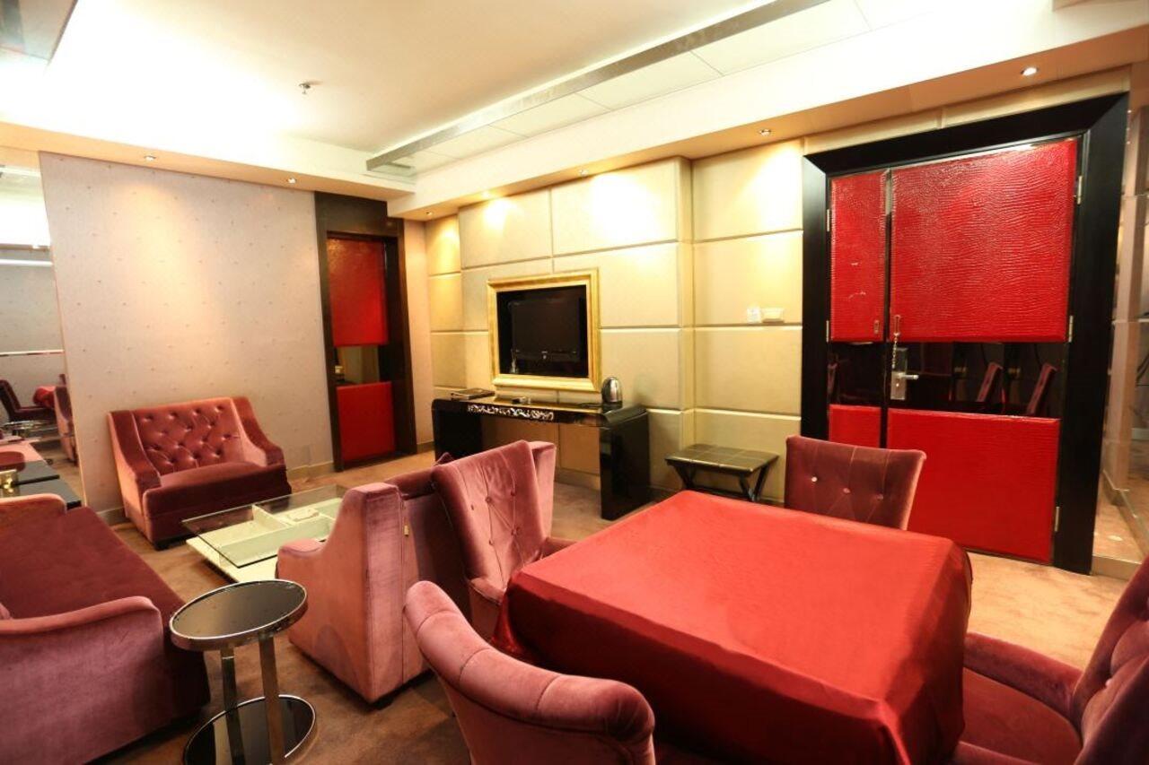 Harbin Yakelai Holiday Hotel Exterior photo