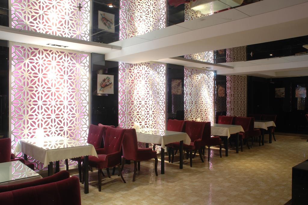 Harbin Yakelai Holiday Hotel Exterior photo