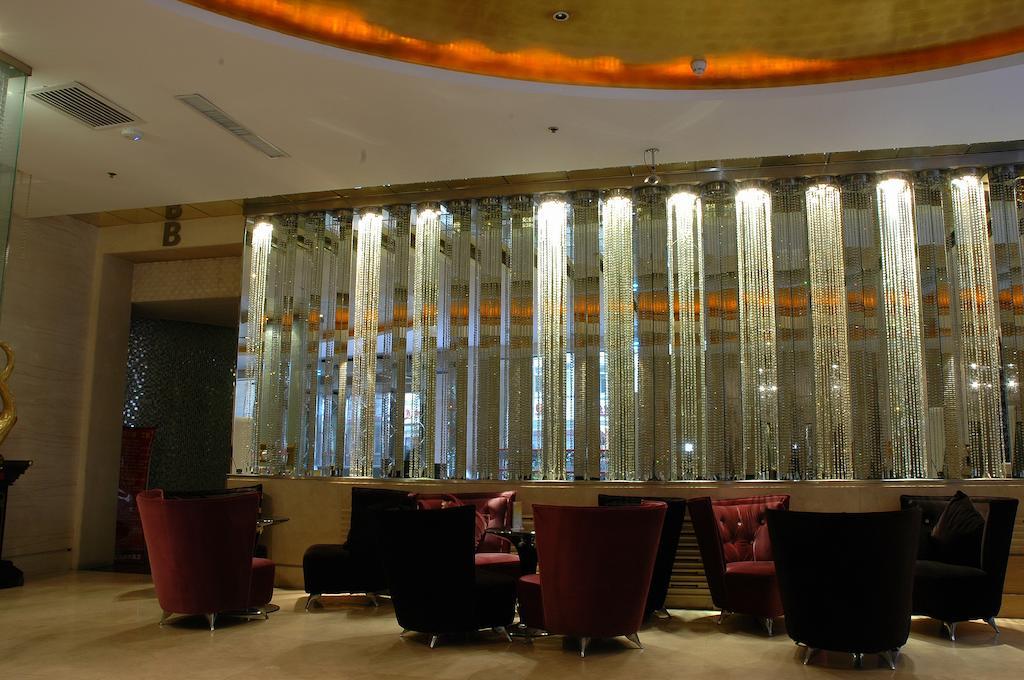 Harbin Yakelai Holiday Hotel Exterior photo