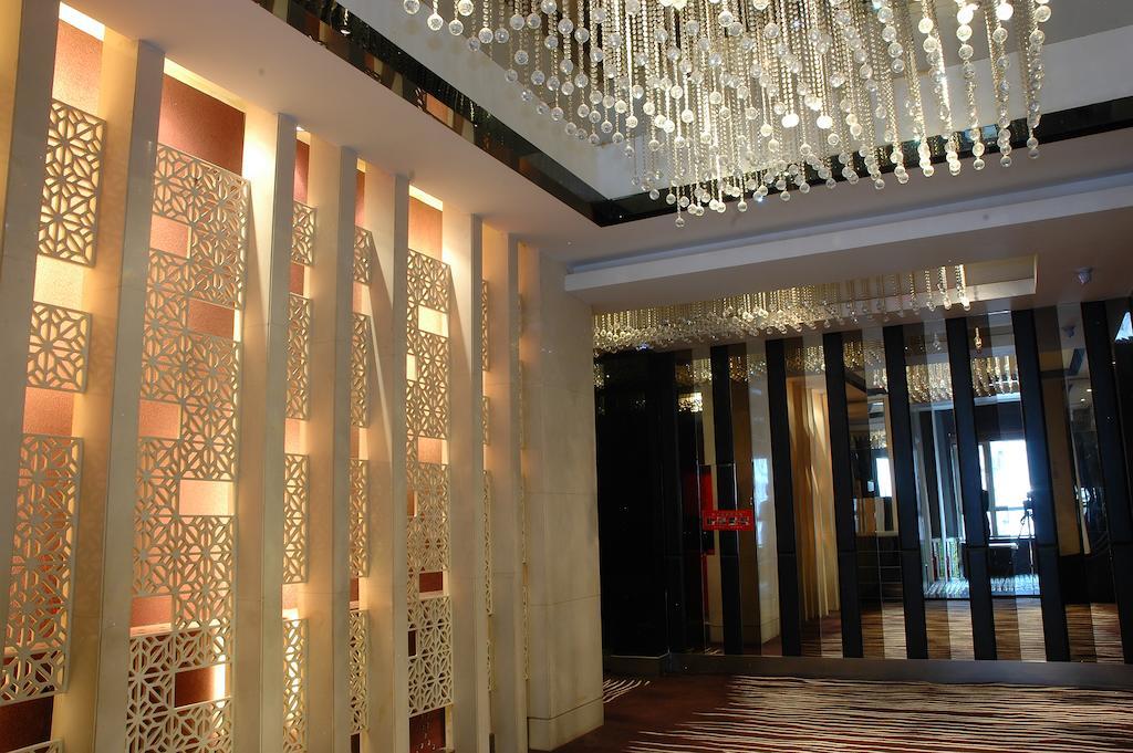 Harbin Yakelai Holiday Hotel Exterior photo