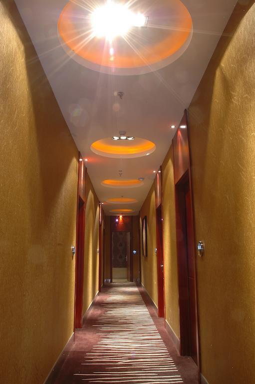 Harbin Yakelai Holiday Hotel Exterior photo