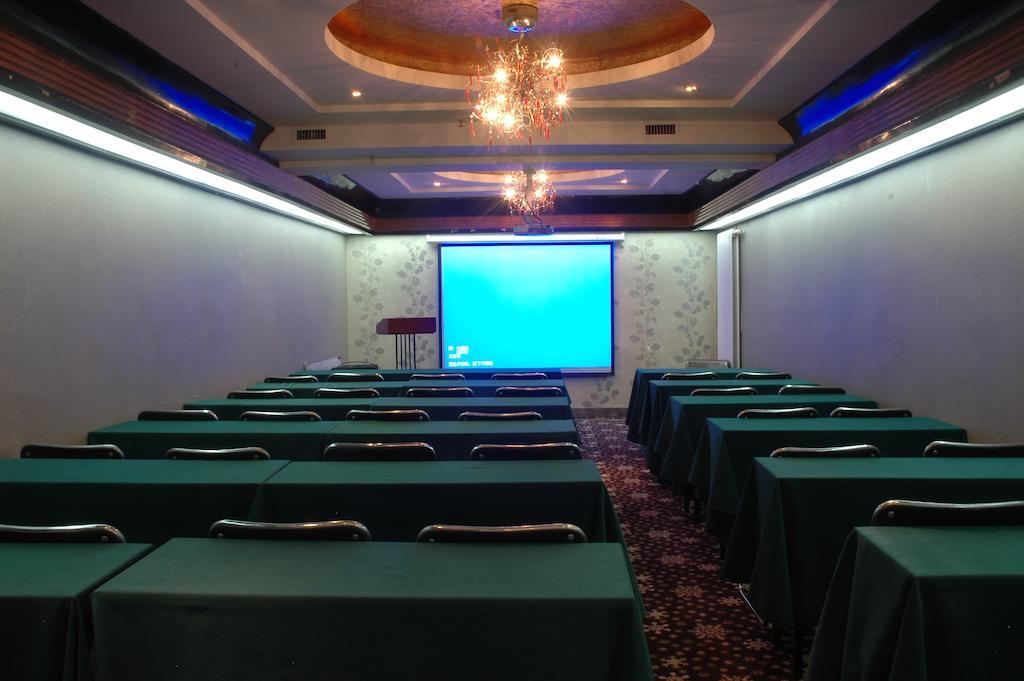 Harbin Yakelai Holiday Hotel Exterior photo