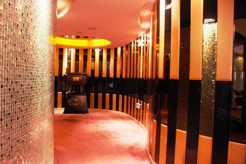 Harbin Yakelai Holiday Hotel Exterior photo