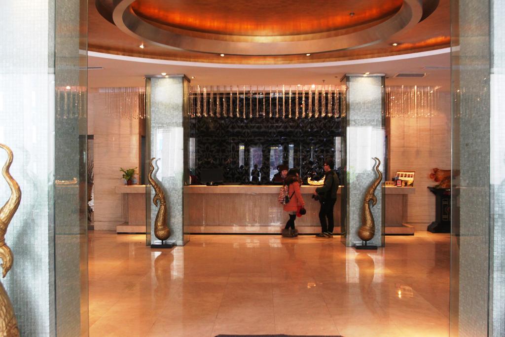Harbin Yakelai Holiday Hotel Exterior photo