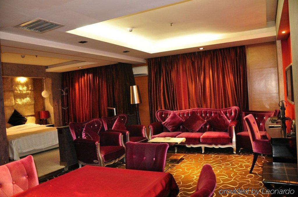 Harbin Yakelai Holiday Hotel Room photo