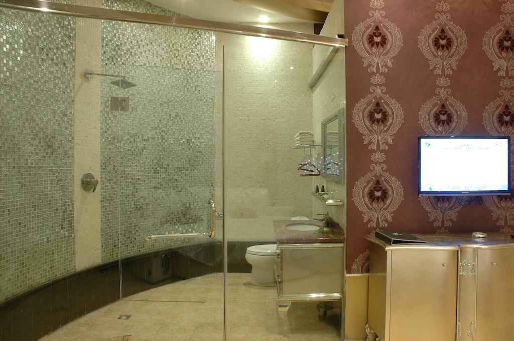 Harbin Yakelai Holiday Hotel Exterior photo