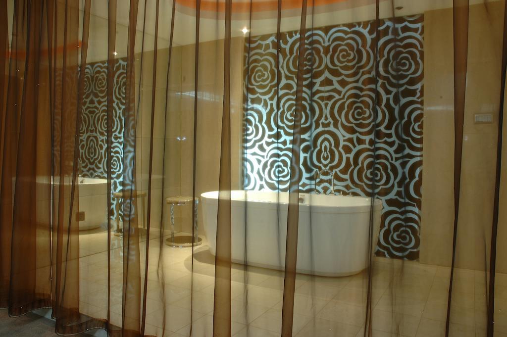 Harbin Yakelai Holiday Hotel Room photo