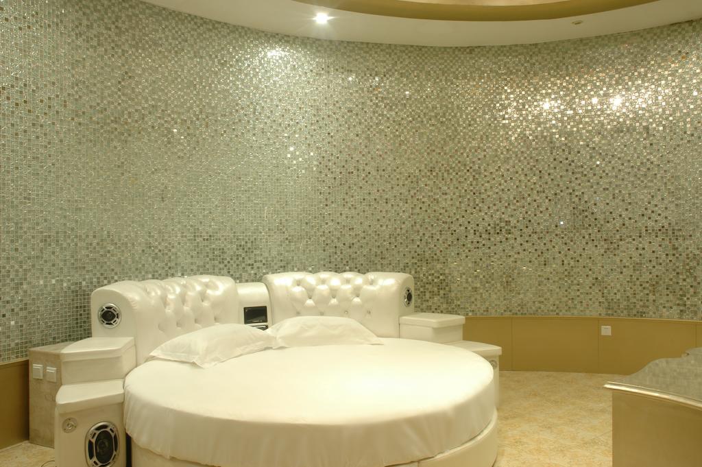 Harbin Yakelai Holiday Hotel Exterior photo