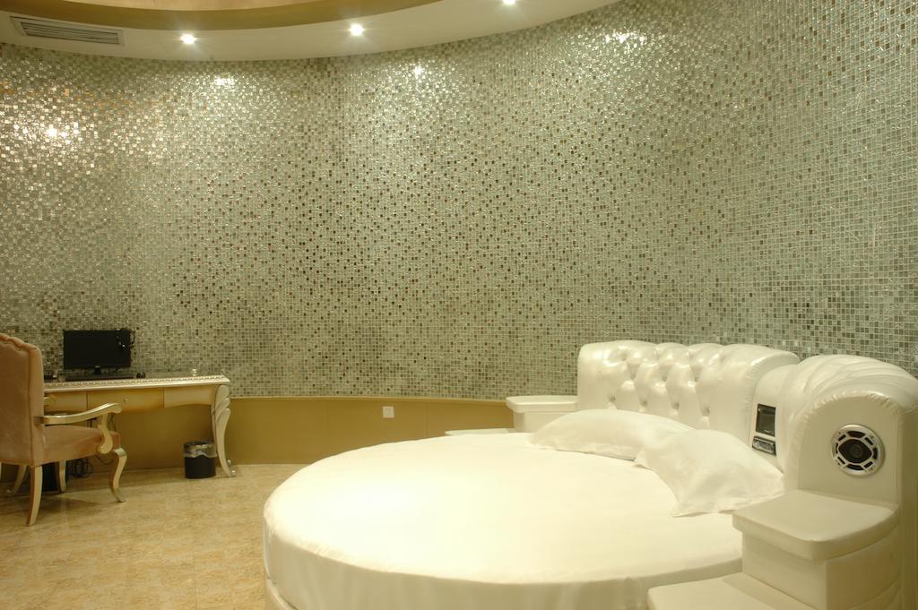 Harbin Yakelai Holiday Hotel Exterior photo
