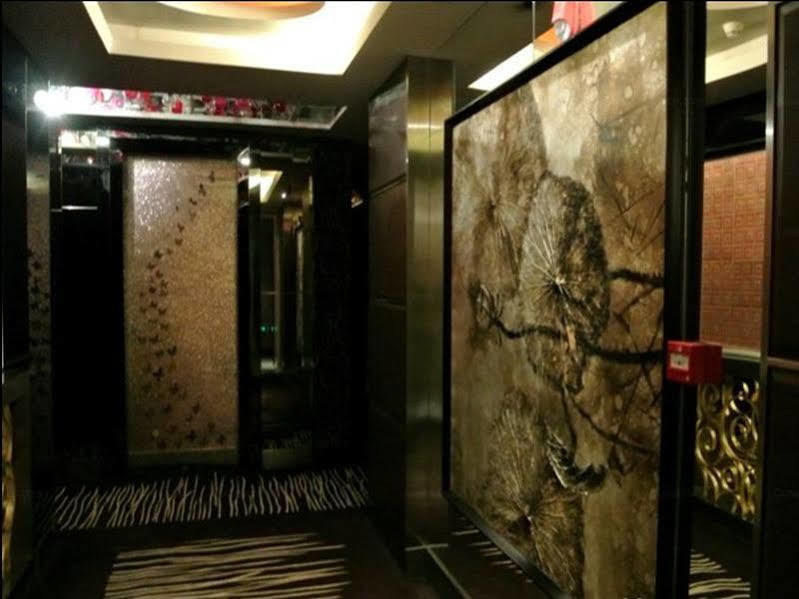 Harbin Yakelai Holiday Hotel Exterior photo